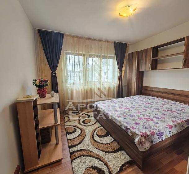 Apartament cu 3 camere semidecomandat în Aradului