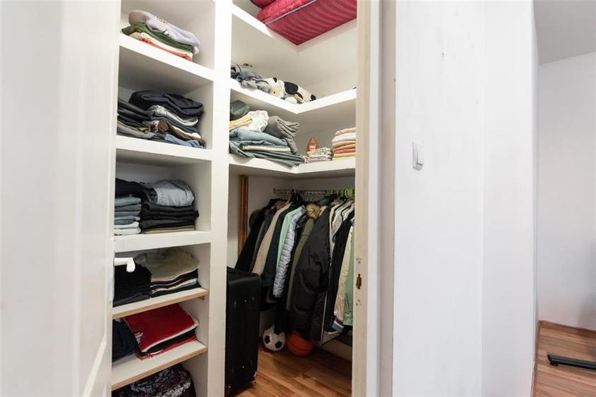 Apartament cu 3 camere decomandat în Paleu
