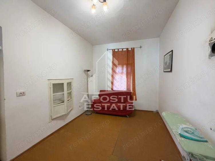 Casă cu 5 camere cu Teren 5755 Mp în Șandra