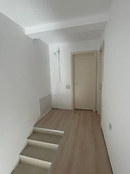 Casă individuală cu 4 camere cu Canalizare în Central