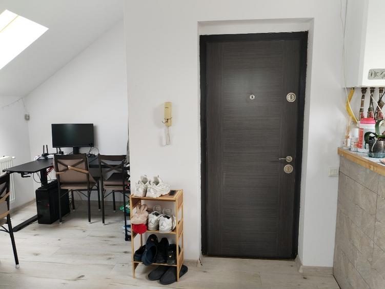 Apartament cu 2 camere semidecomandat în Florești