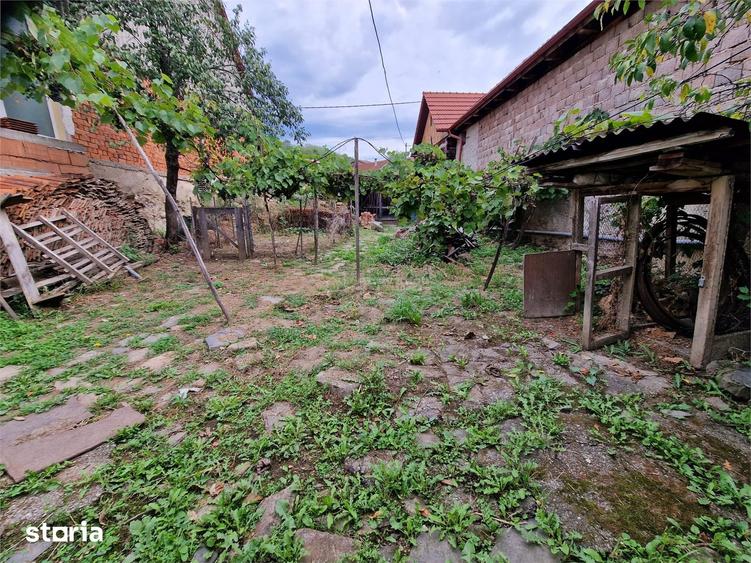 Clocotici Lot de Casa cu amprenta, apa, curent, teren 576 Mp. - 3