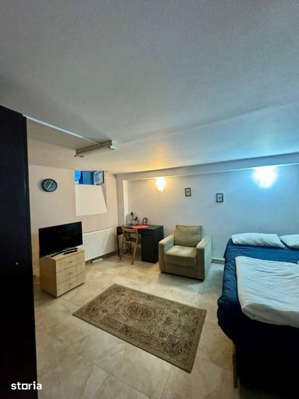 Casă cu 7 camere cu Teren 320 Mp în Armeneasca