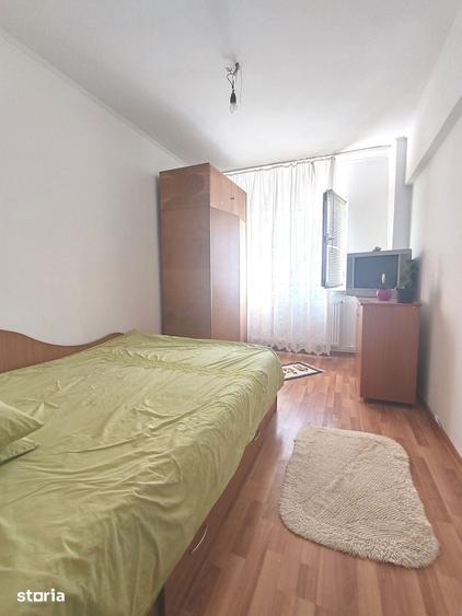 Apartament cu 3 camere decomandat în Găvana