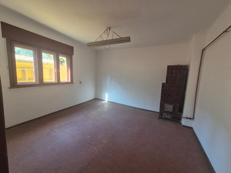 Casă individuală cu 6 camere cu Canalizare în Rahova