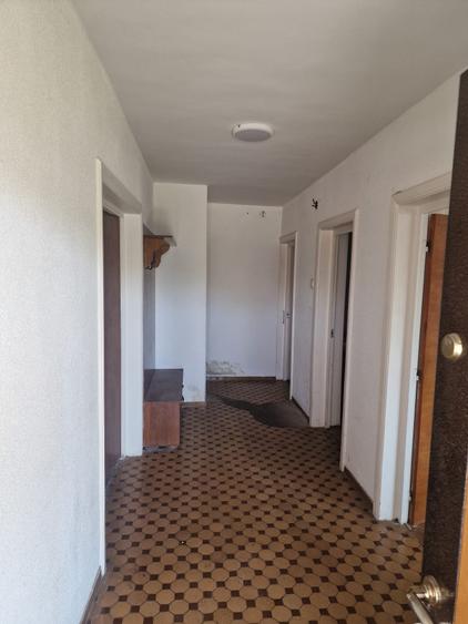 Casă individuală cu 9 camere cu Garaj în Otopeni