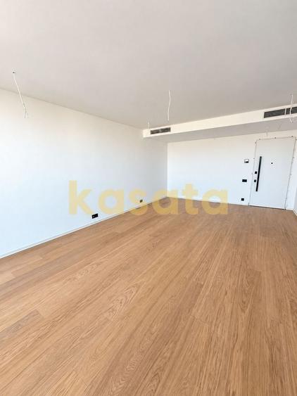 Apartament cu 3 camere semidecomandat în Barbu Văcărescu