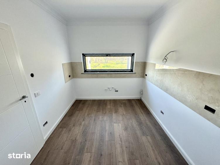 Casă cu 4 camere cu Teren 400 Mp în Rediu