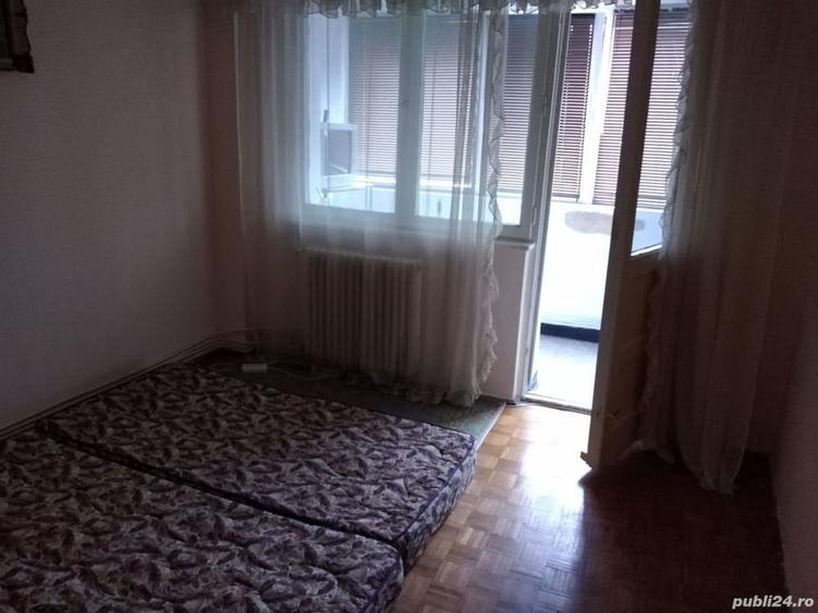Apartament cu 3 camere semidecomandat în Micro I