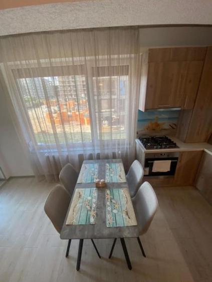 Apartament cu 2 camere semidecomandat, mobilat în Mamaia-Sat