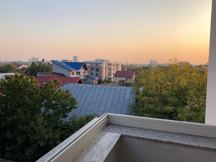 Apartament cu 3 camere semidecomandat, mobilat în Băneasa