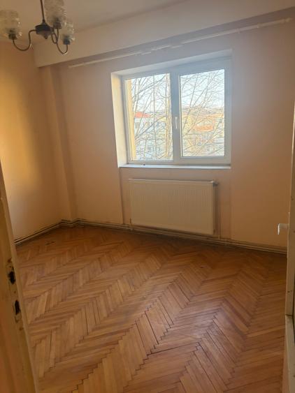 Apartament cu 3 camere decomandat în Micro 16