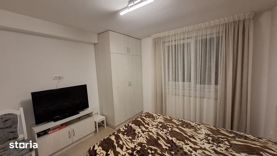 Casă cu 8 camere cu Teren 200 Mp în Central