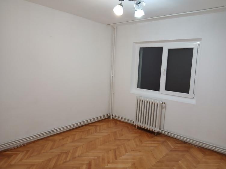Apartament cu 2 camere decomandat în Nicolina