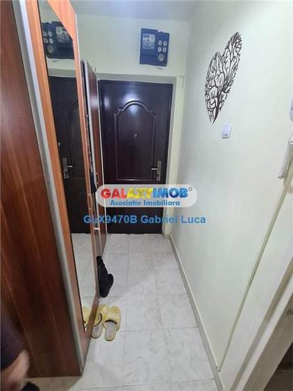 Apartament cu 3 camere decomandat, mobilat în Berceni