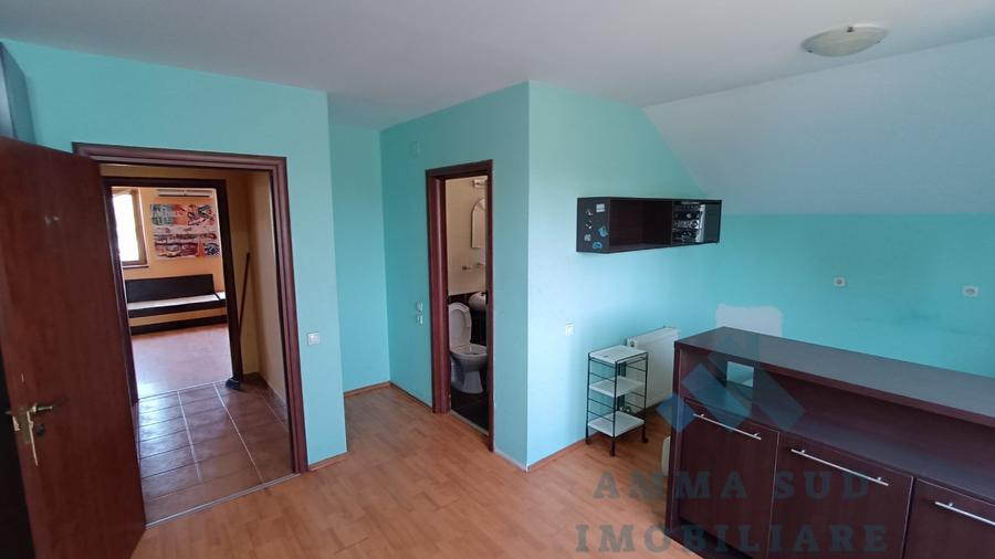 Casă individuală cu 6 camere cu Canalizare în Glina