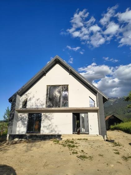 Casă individuală cu 4 camere cu Canalizare în Bran