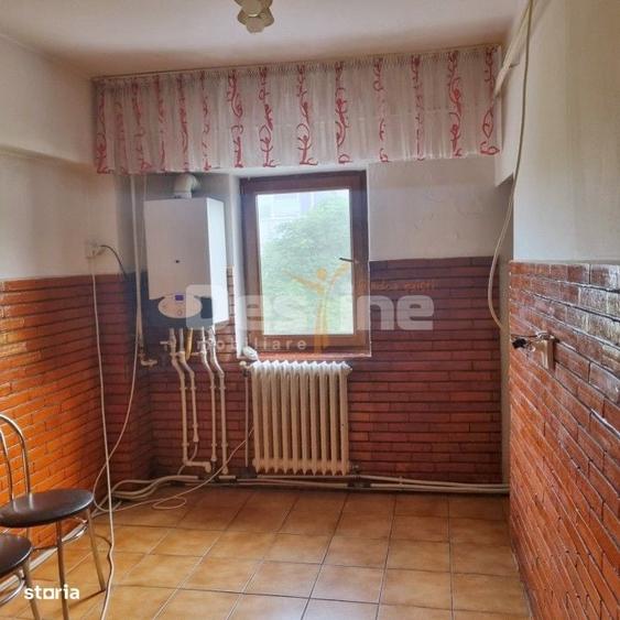 Apartament cu 3 camere semidecomandat în 5 Călărasi