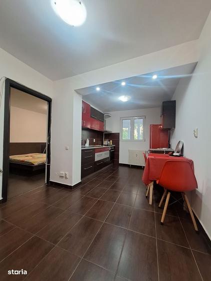 Apartament cu 3 camere decomandat în Crângași