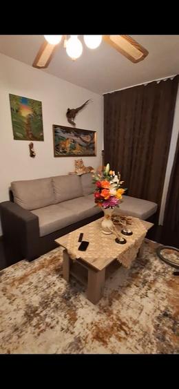 Apartament cu 3 camere semidecomandat în Popești