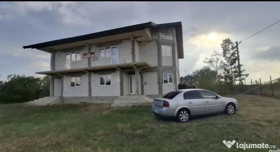 Casă cu 7 camere în Exterior Vest