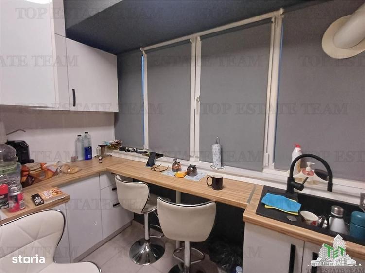 Apartament cu 3 camere semidecomandat în Roșu