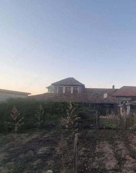 Casă cu 6 camere cu Teren 1026 Mp în Central