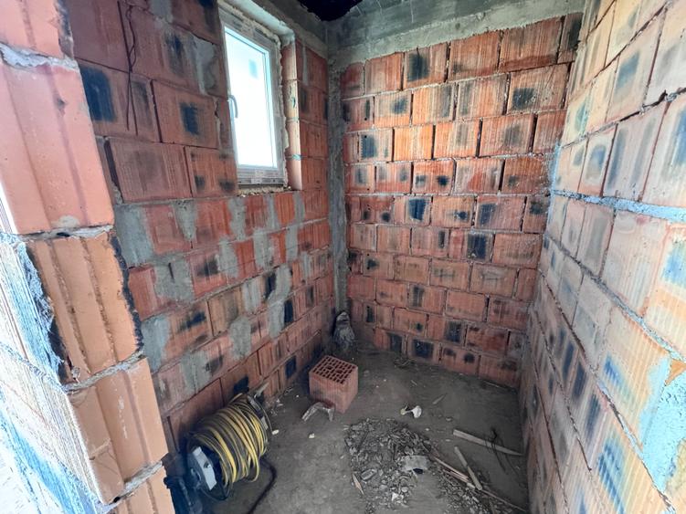 Duplex cu 4 camere cu Canalizare în Exterior Sud