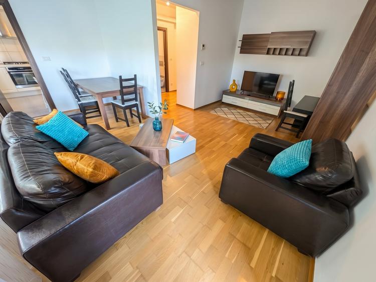 Apartament cu 3 camere, mobilat în Băneasa