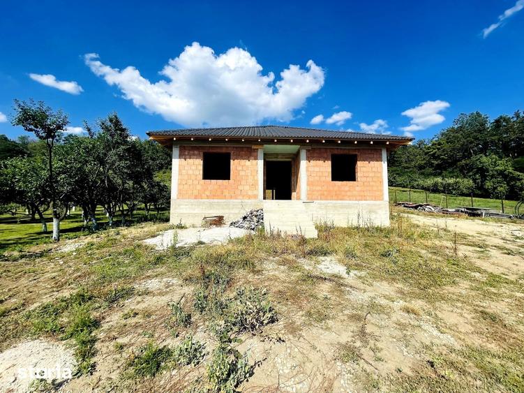 Casă cu 4 camere cu Teren 2776 Mp în Hidiș