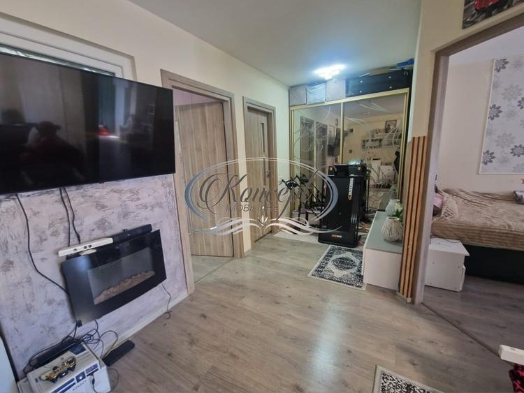 Apartament cu 3 camere semidecomandat, mobilat în Florești