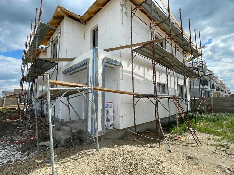 Casă cu 4 camere cu Canalizare în Moșnița Veche