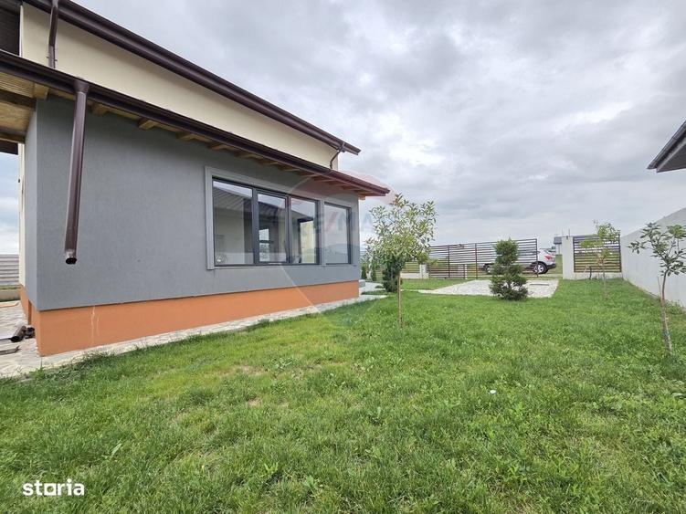 Casă cu 4 camere în Petrești