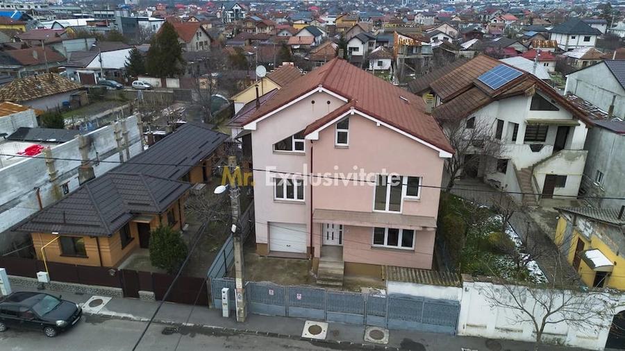 Casă cu 8 camere cu Teren 265 Mp în Romanești
