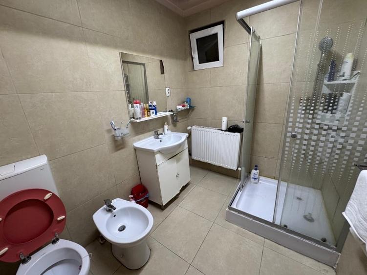 Casă individuală cu 5 camere cu Canalizare în Fratelia