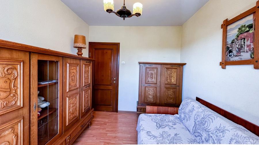 Apartament cu 3 camere semidecomandat, mobilat în Militari