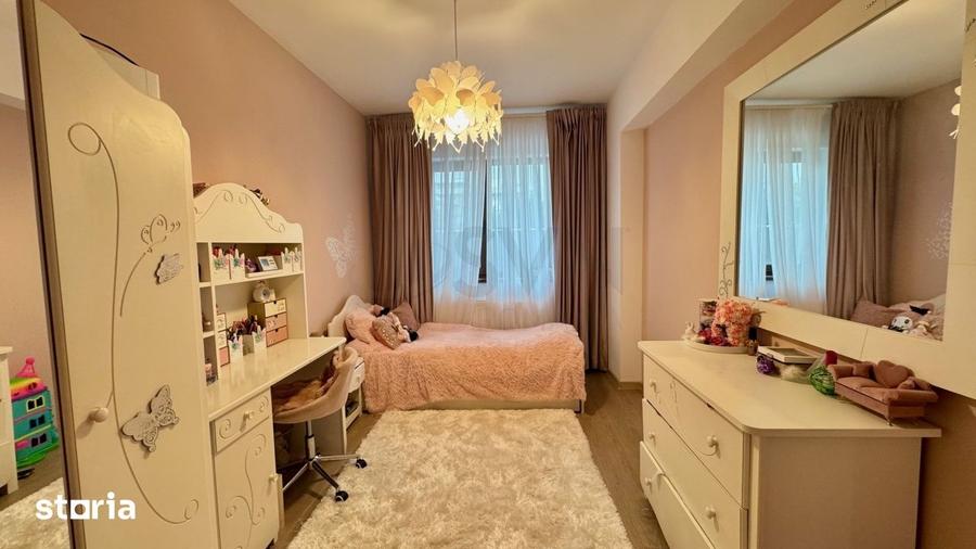 Apartament cu 3 camere semidecomandat în Sisești
