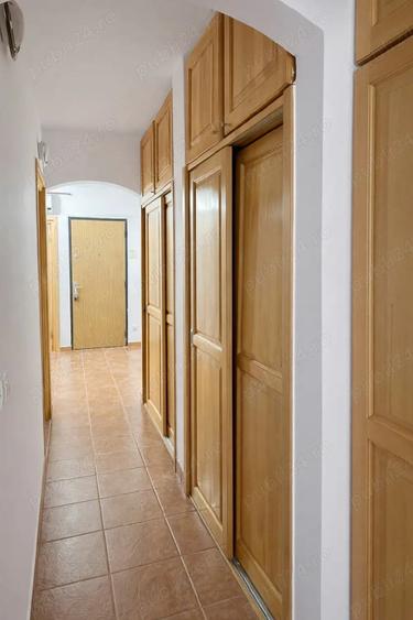 Apartament cu 3 camere decomandat în Nicolina