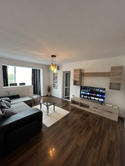 Apartament cu 3 camere decomandat în Spitalul Județean