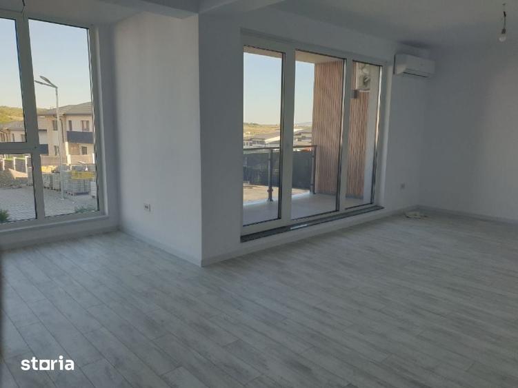 Apartament cu 3 camere decomandat în Rediu
