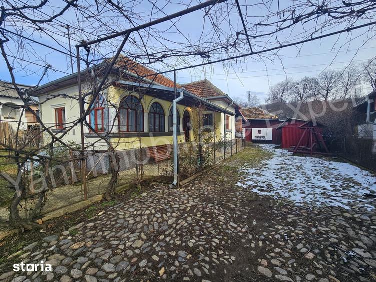 Casă cu 3 camere cu Teren 1378 Mp în Corbeni