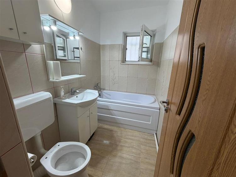 Apartament cu 2 camere decomandat, mobilat în Central