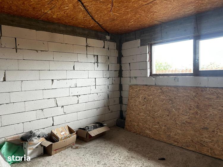 Casă cu 4 camere cu Teren 2000 Mp în Vădeni