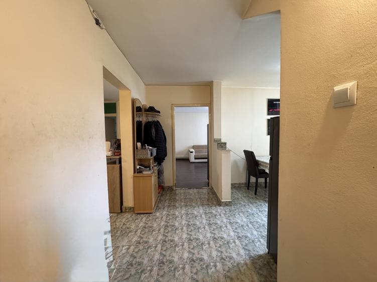 Apartament cu 3 camere decomandat, mobilat în Bucovina