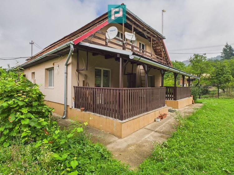 Casă cu 4 camere cu Teren 4300 Mp în Groși