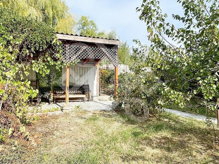 Casă individuală cu 4 camere cu Canalizare în Nufărul