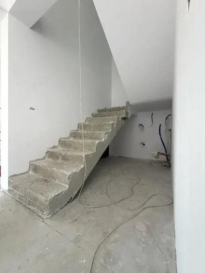 Casă cu 4 camere cu Teren 350 Mp în Giarmata