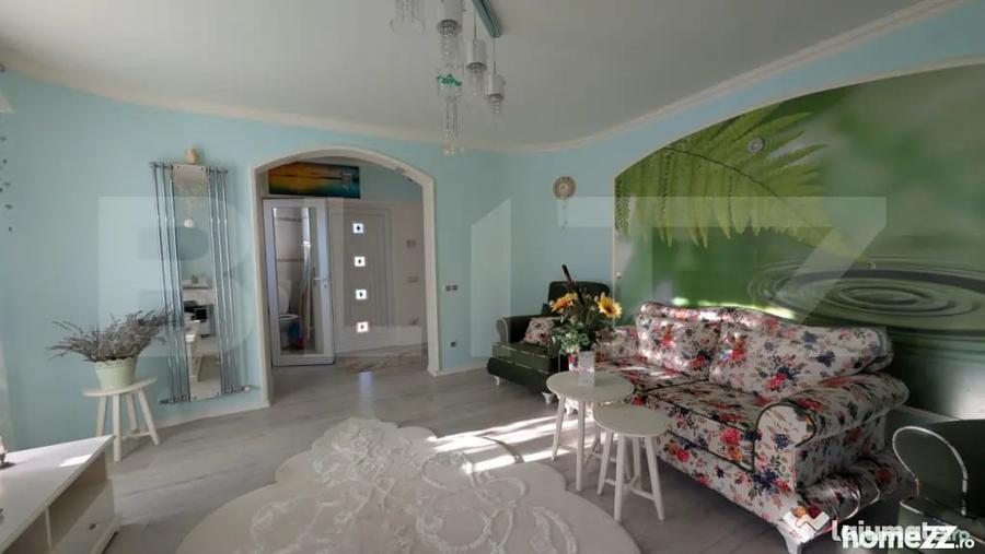 Casă cu 5 camere cu Teren 3837 Mp în Central