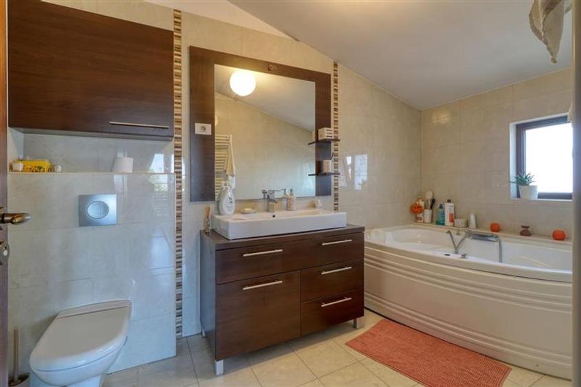 Apartament cu 4 camere decomandat în Bucureștii Noi