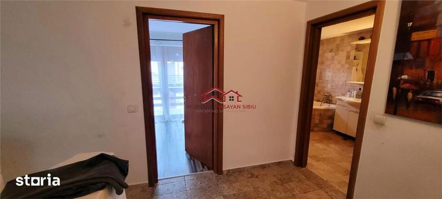 Casă cu 4 camere cu Canalizare în Central
